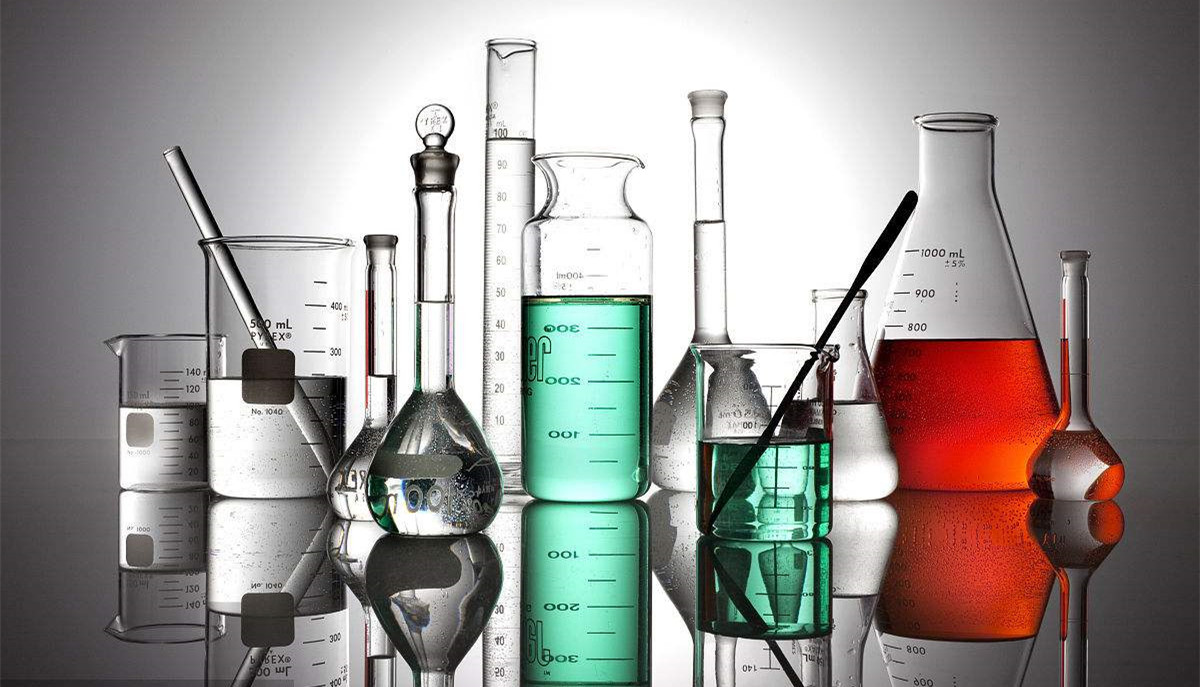 廚房水管破裂傳出刺鼻性氣味，原以為是鄰居家甲醛超標(biāo)，沒想到是“絕命毒師”