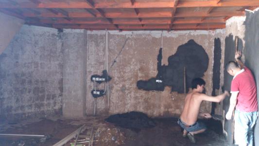 剛開業(yè)四個月的小店關(guān)門歇業(yè)，原因有兩點(diǎn)：一是甲醛超標(biāo)了5倍多，二是老板娘因此流產(chǎn)了……