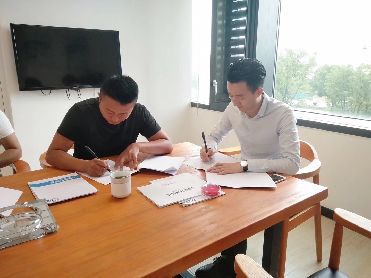 熱烈祝賀江總簽約創(chuàng)綠家欽州市區(qū)級(jí)代理！