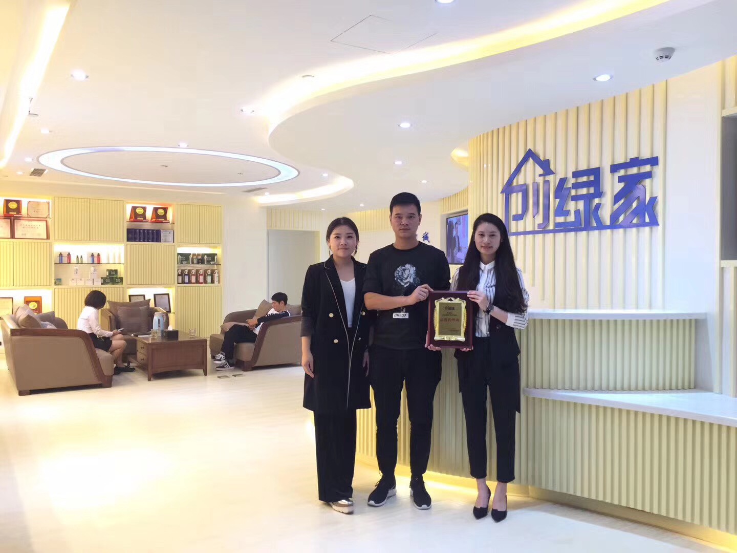 熱烈祝賀楊總簽約創(chuàng)綠家浙江省縣級市代理！