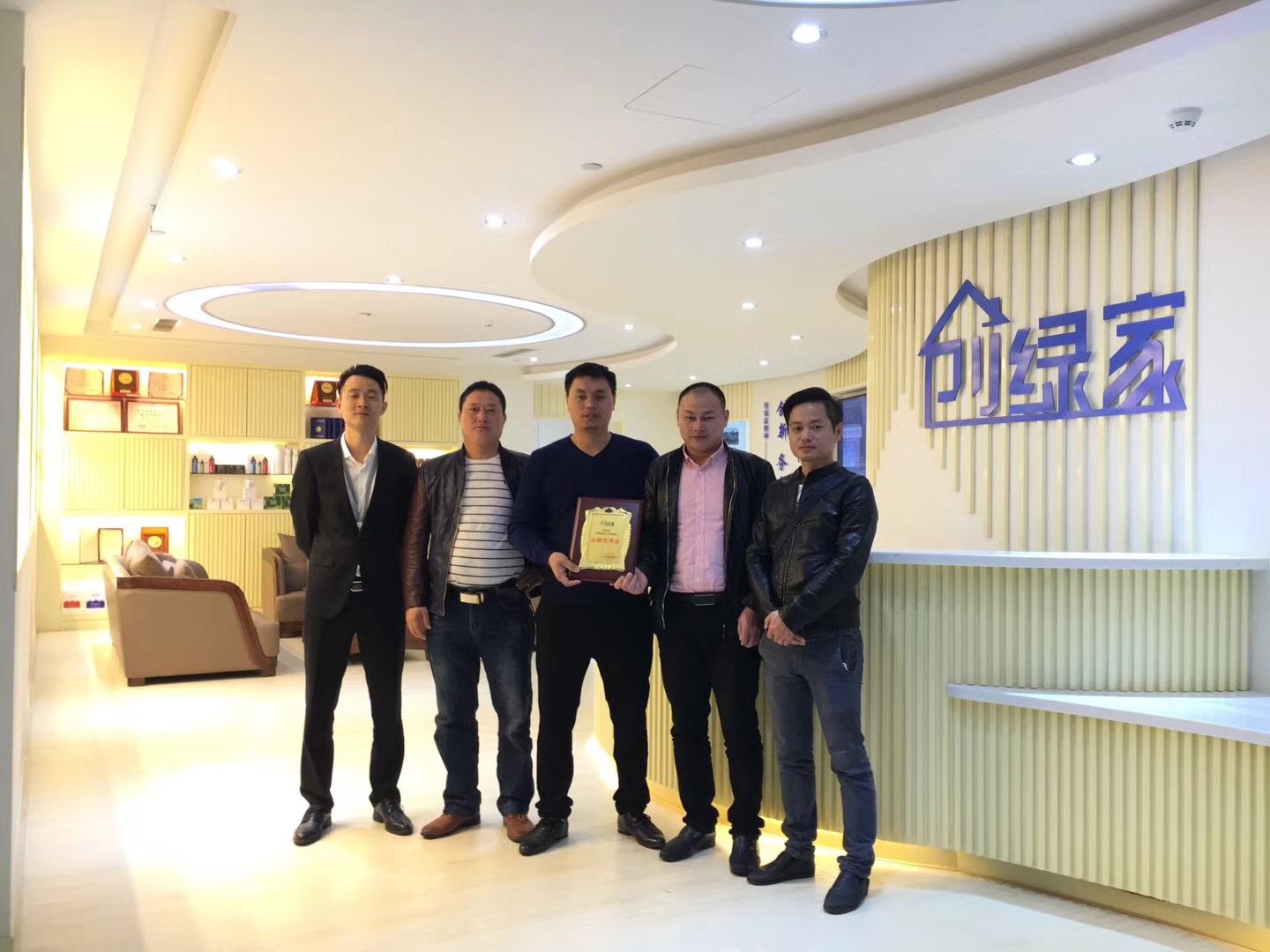 熱烈祝賀周總簽約創(chuàng)綠家鷹潭市區(qū)級代理！