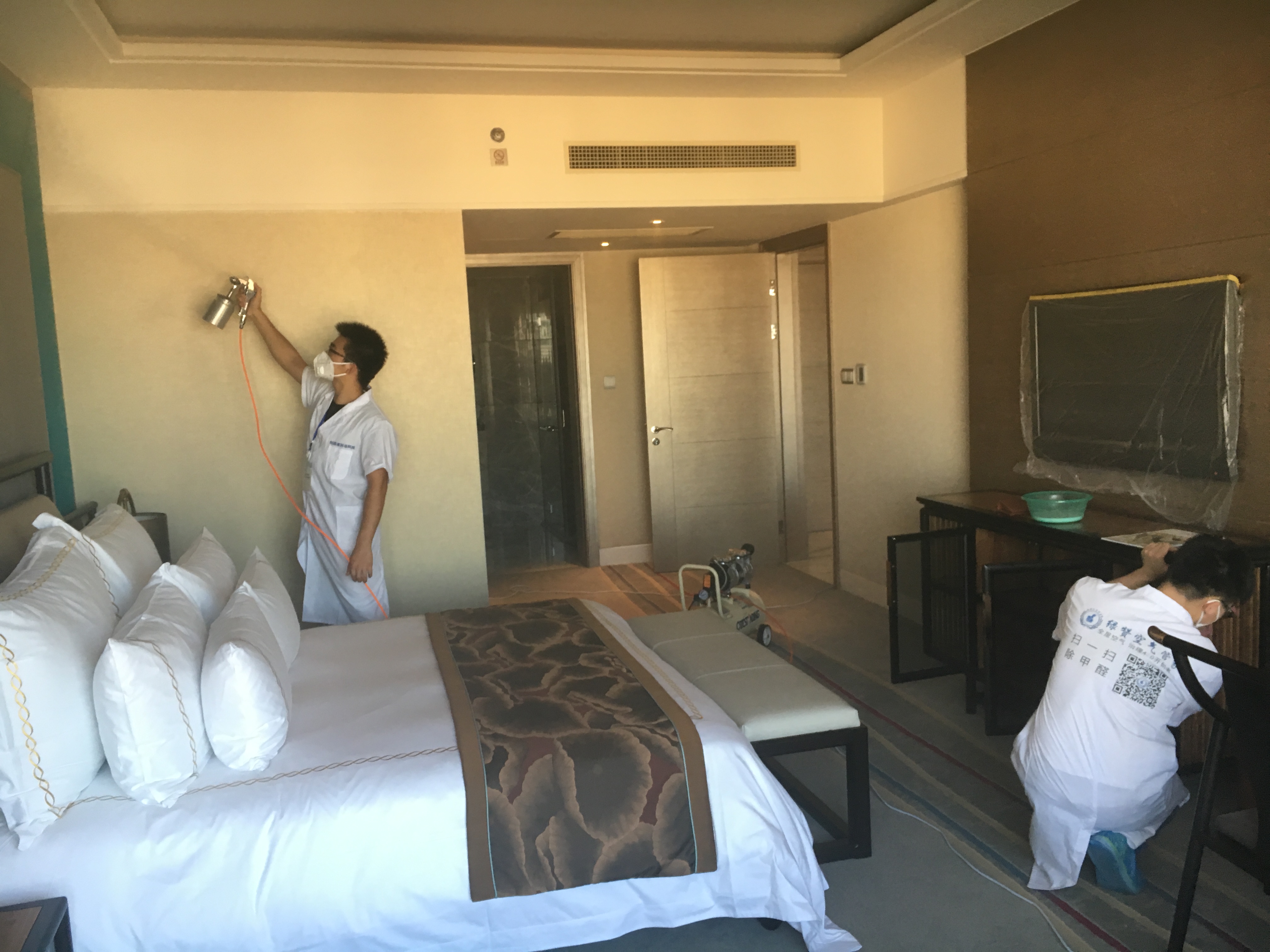 為什么你們?cè)诔兹┑臅r(shí)候要戴口罩？