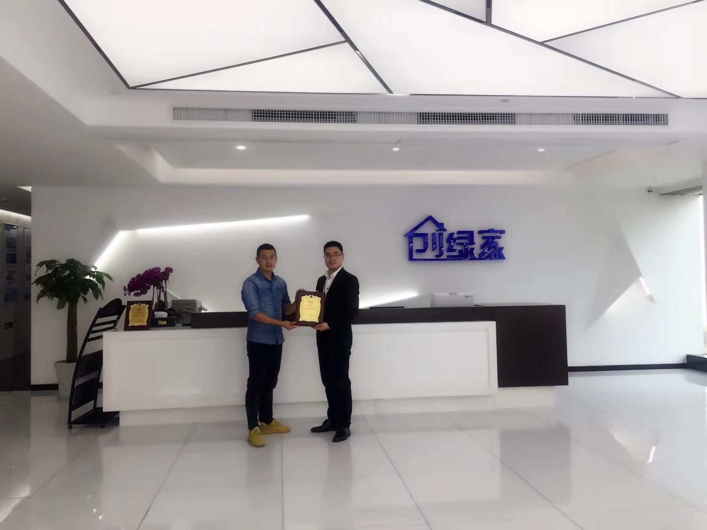 熱烈祝賀朱總簽約創(chuàng)綠家義烏市區(qū)級(jí)代理！
