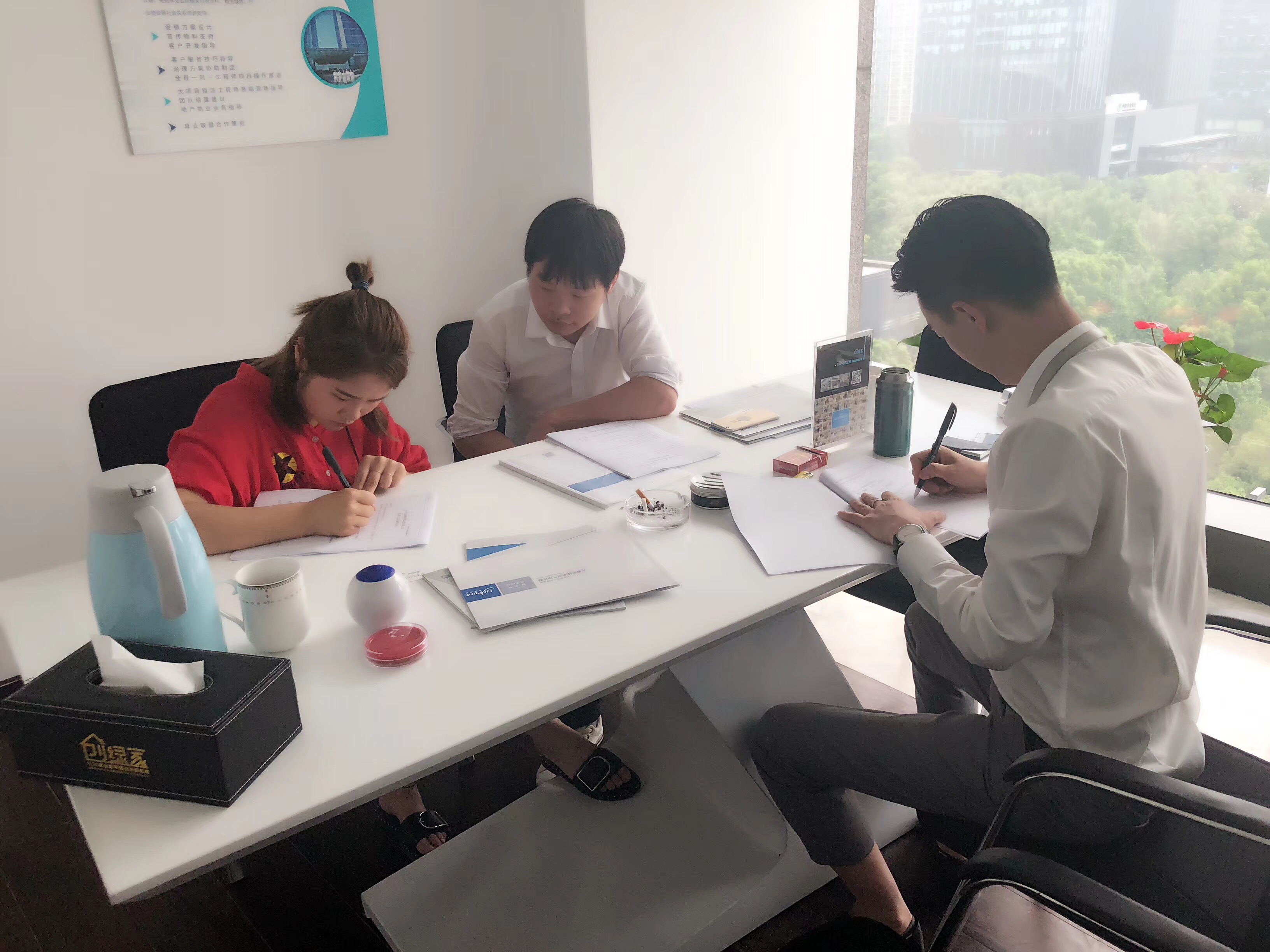 熱烈祝賀吳總團隊簽約創(chuàng)綠家成都市區(qū)級代理！