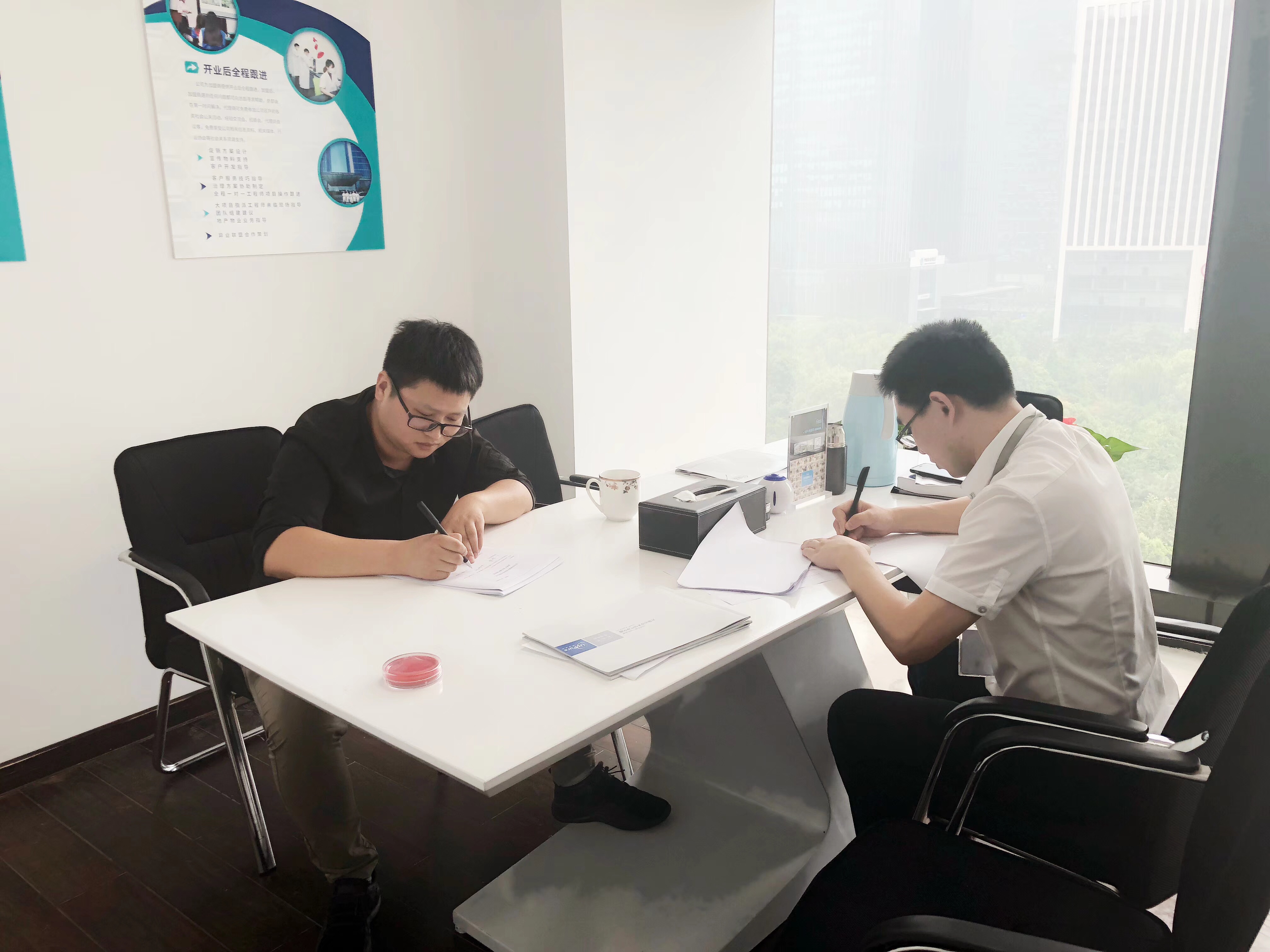 熱烈祝賀張總簽約創(chuàng)綠家除甲醛常州市區(qū)級加盟代理！