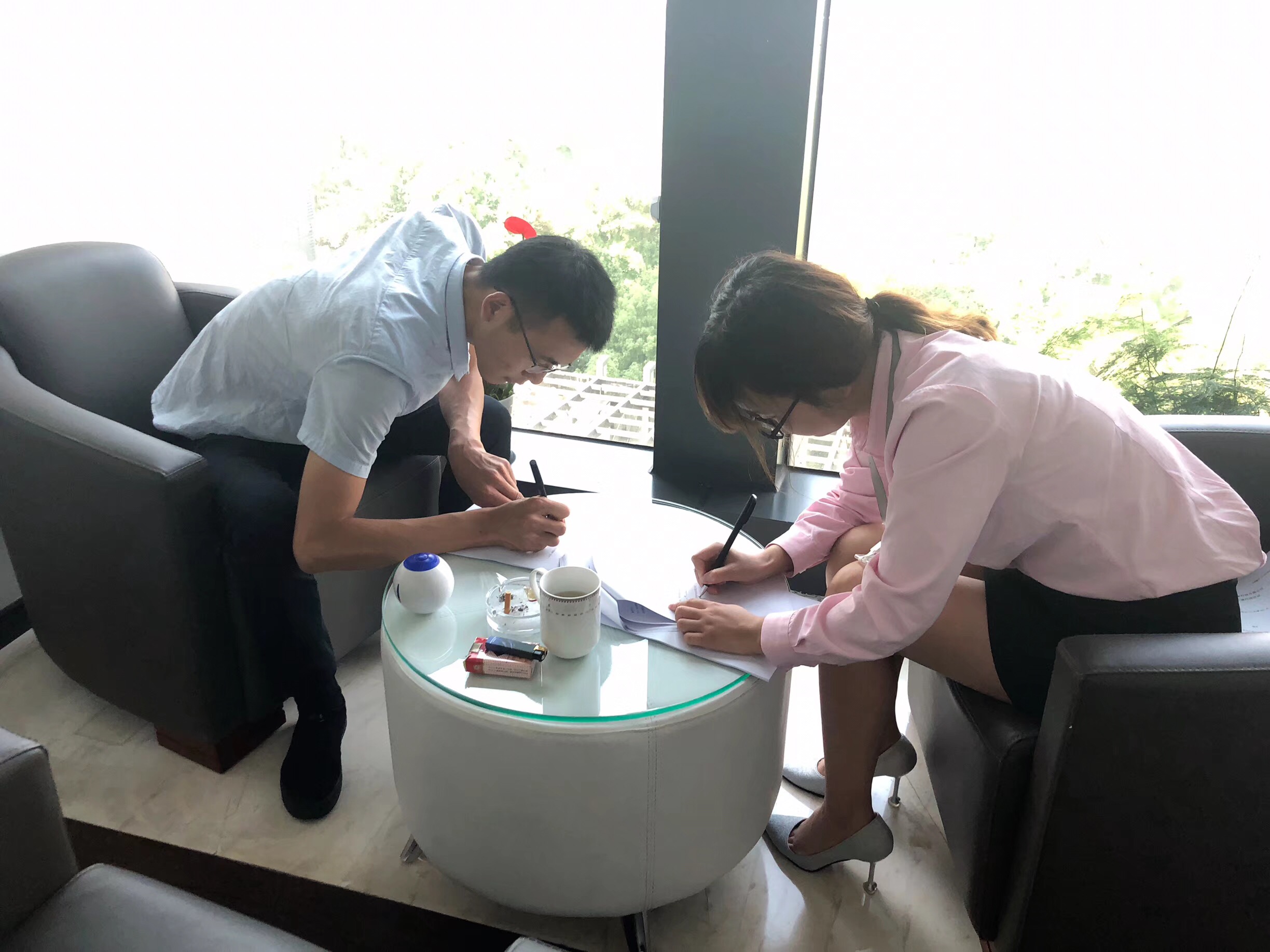 熱烈祝賀劉總簽約創(chuàng)綠家成都市區(qū)級代理！