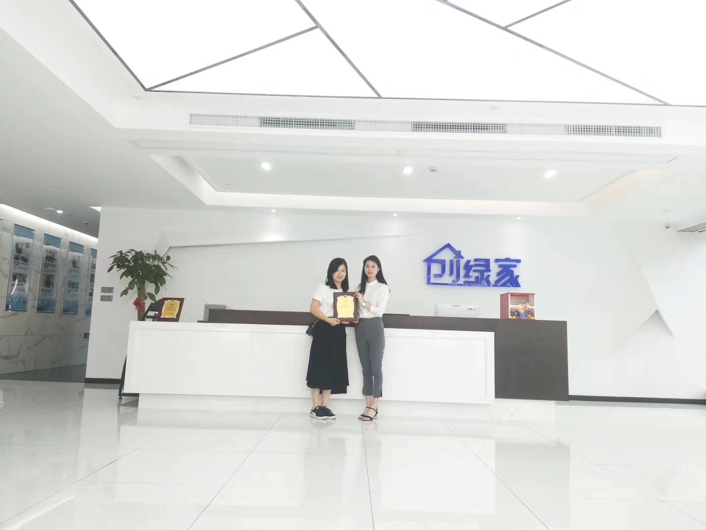 熱烈祝賀姚總、張總夫婦簽約創(chuàng)綠家揚(yáng)州市區(qū)級(jí)代理！