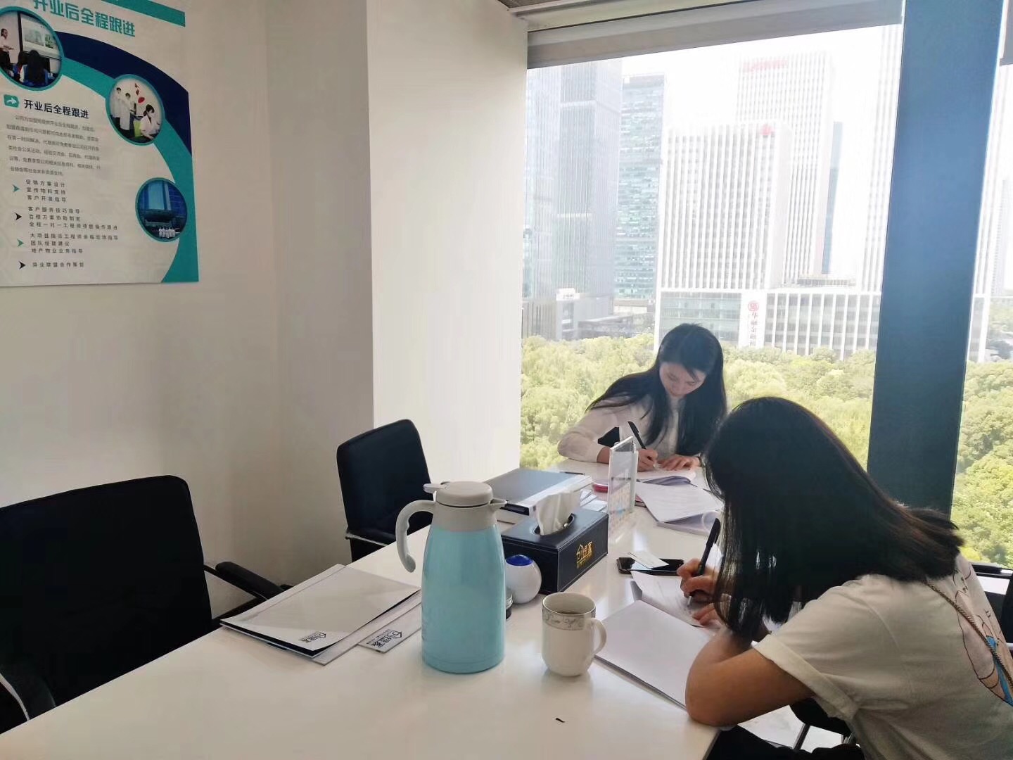 熱烈祝賀姚總、張總夫婦簽約創(chuàng)綠家揚(yáng)州市區(qū)級(jí)代理！