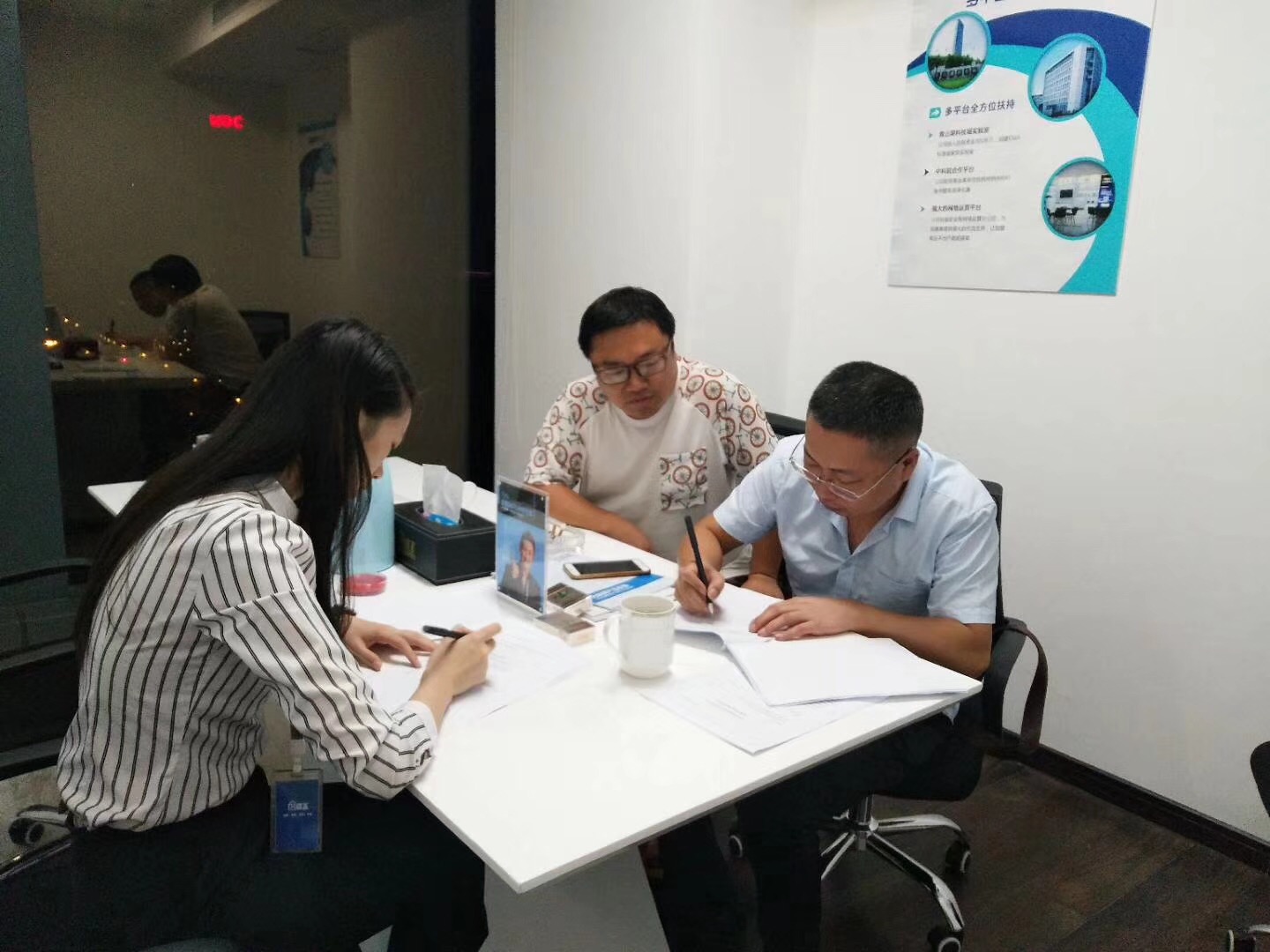 熱烈祝賀唐總、蔡總簽約創(chuàng)綠家邵陽市區(qū)級(jí)代理！