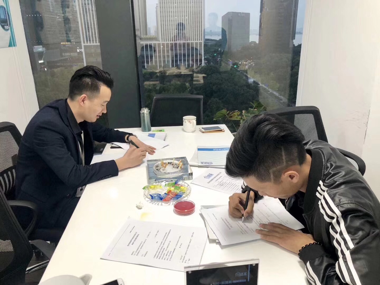 熱烈祝賀王總兄弟簽約創(chuàng)綠家武漢市區(qū)級代理！