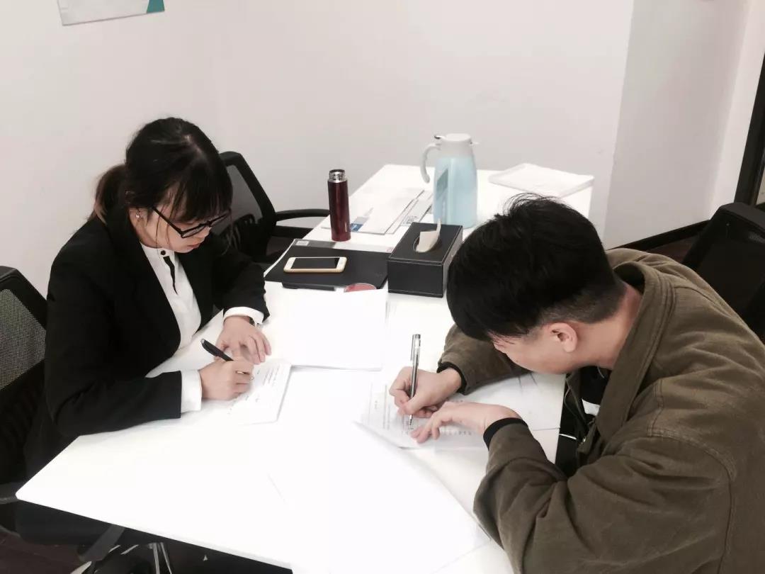 熱烈祝賀夏總簽約創(chuàng)綠家武漢市區(qū)級代理！