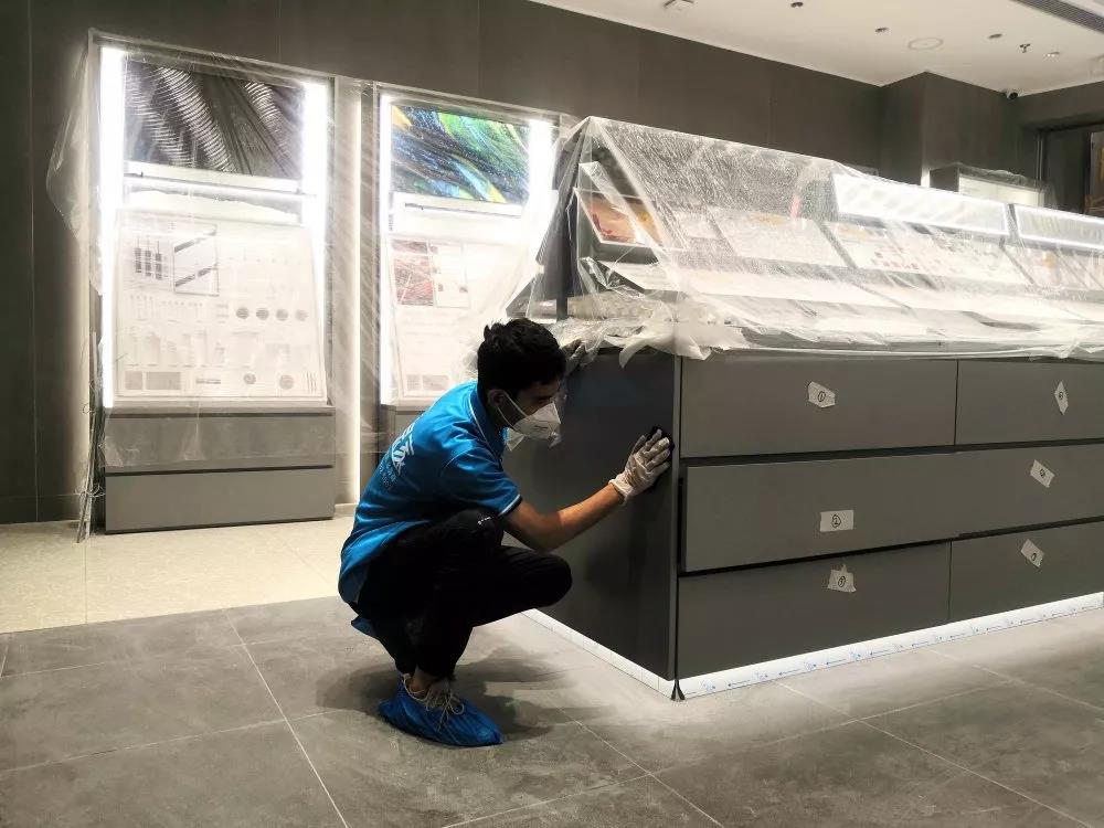 完美日記是一個(gè)國產(chǎn)大眾美妝品牌，價(jià)格良心堪稱國貨之光，也深受年輕人喜愛。