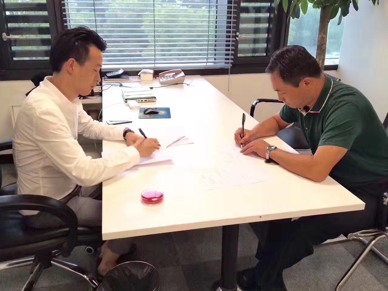 熱烈祝賀北京大興梁總簽約創(chuàng)綠家！